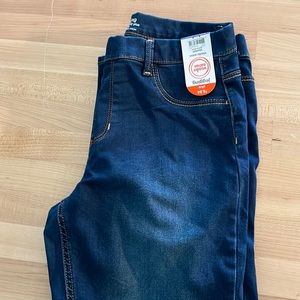 New, tags are still on them. Size 14-16 plus jeggings